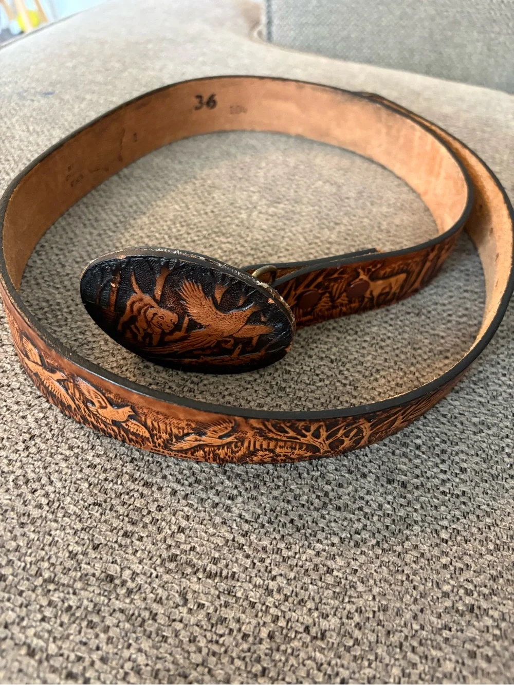 Vintage Handcrafted Leather Belt Buckle with Bird and Dog Motif - Brown